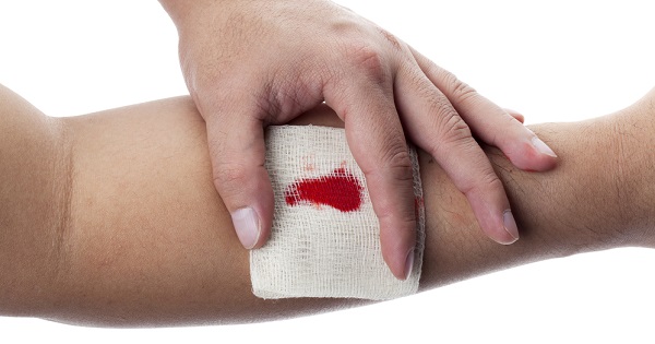 tips-controlar-sangrado-abundante-herida