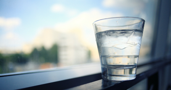 Por qué los vasos de vidrio para beber agua son más saludables en nuestra  vida diaria