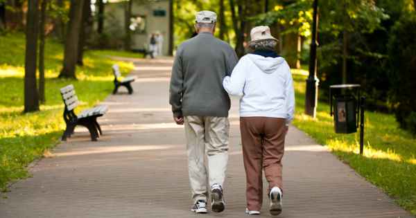 Beneficios de las caminatas en el cerebro de adultos mayores -  ClikiSalud.net | Fundación Carlos Slim