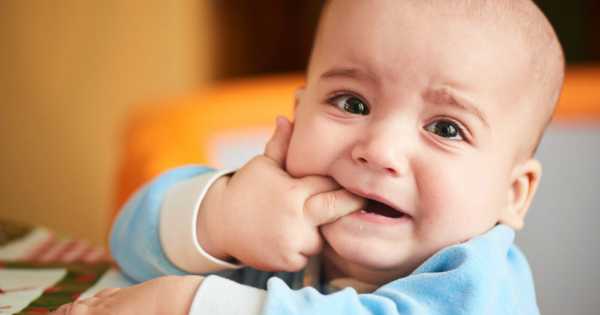 3 consejos para ayudar a tu bebé cuando le salen los dientes - ClikiSalud.net | Fundación Carlos ...