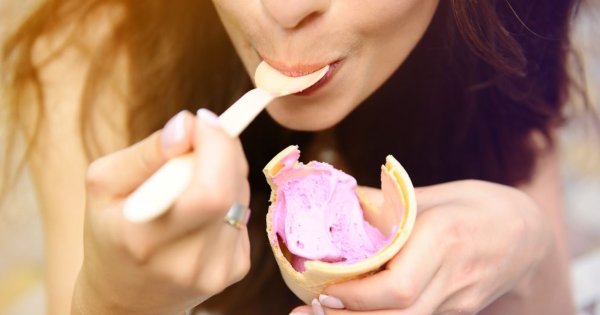 Qué estará haciendo ahora...? - Página 6 Dolor-de-cabeza-por-comer-helado-mito-o-realidad