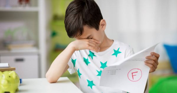 Motivar a tus hijos con palabras de aliento más que elogios.