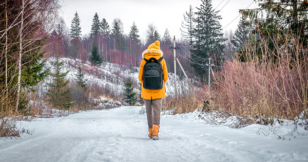 5 consejos para hacer senderismo de forma segura en el clima frío
