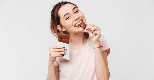 Cuáles son los riesgos de comer chocolate en exceso?